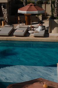 A poolside lounge at INZA Ovacık in Çeşme